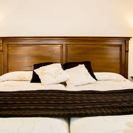 奎塔娜瑞斯旅馆 Rioseco de Soria