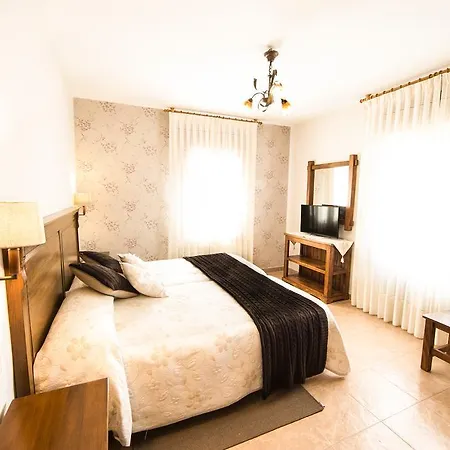 Hotel Quintanares 3*